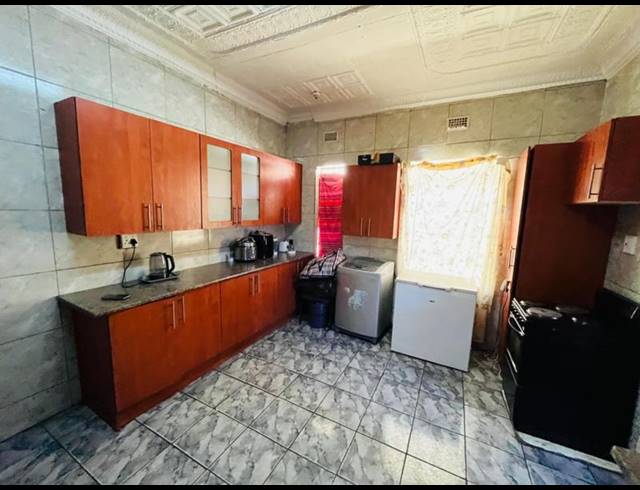 4 BEDROOM HOUSE FOR SALE IN FOREST HILL